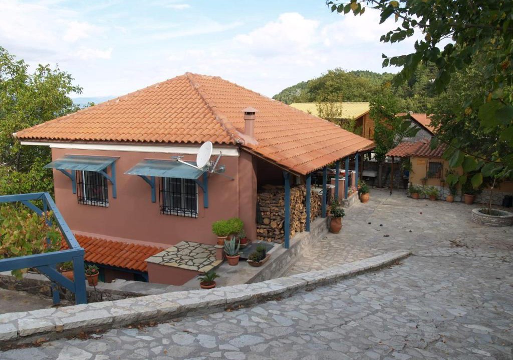Amfikleia-Elateia House | ΠΟΛΎΔΡΟΣΟ ΠΑΡΝΑΣΣΟΎ