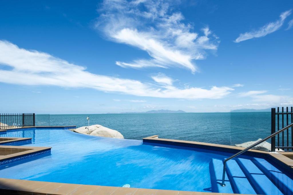 Nelly Bay Apartment | 1 Bright Point Apartment 4202
