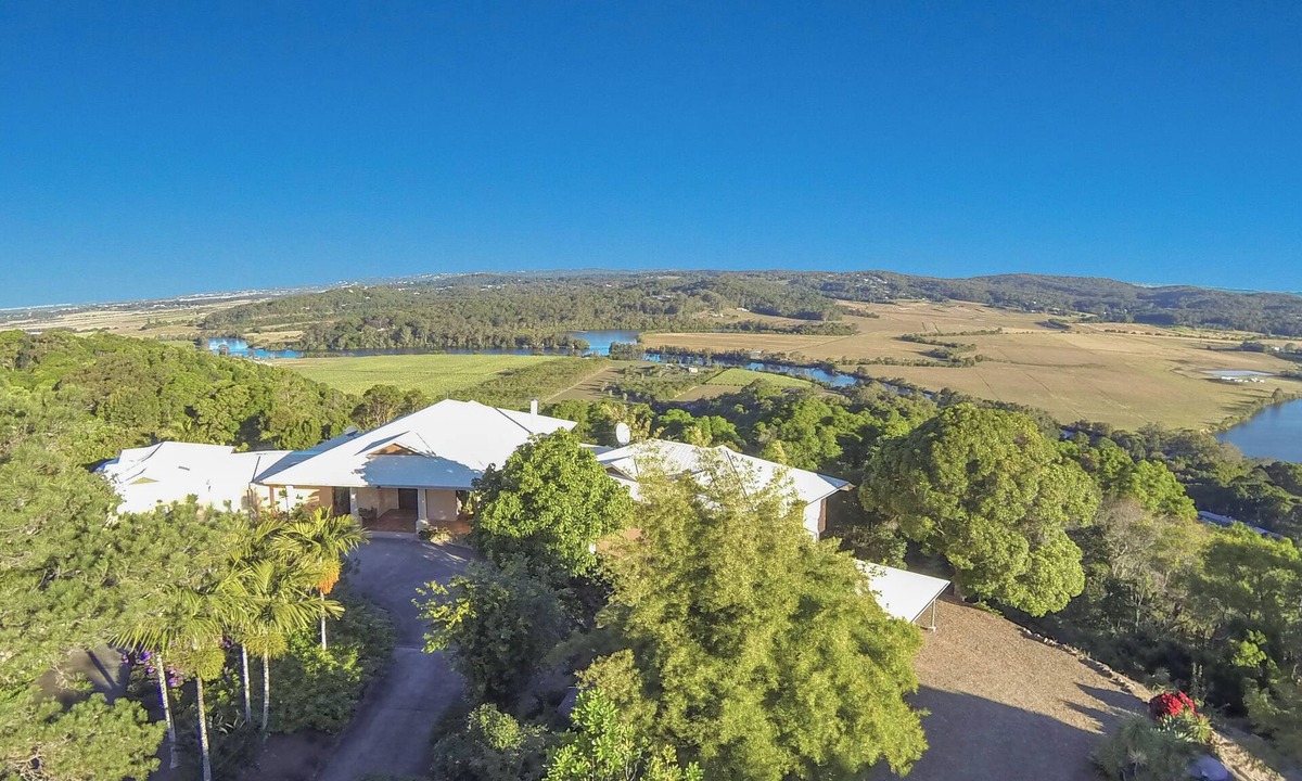 Maroochy River House | 10 Bedrooms and 10 Bathrooms 15 min from the beach on The Sunshine coast.