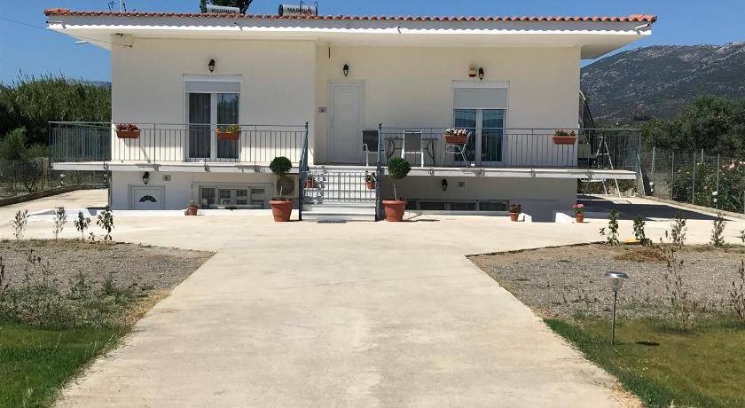 Amarinthos House | 115 m² House ∙ 6 guests