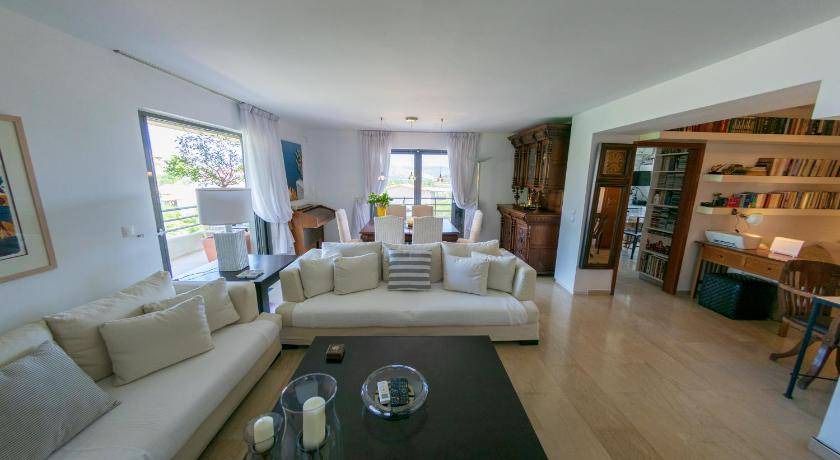 Anavyssos House | 120 m² House ∙ 2 bedrooms ∙ 5 guests