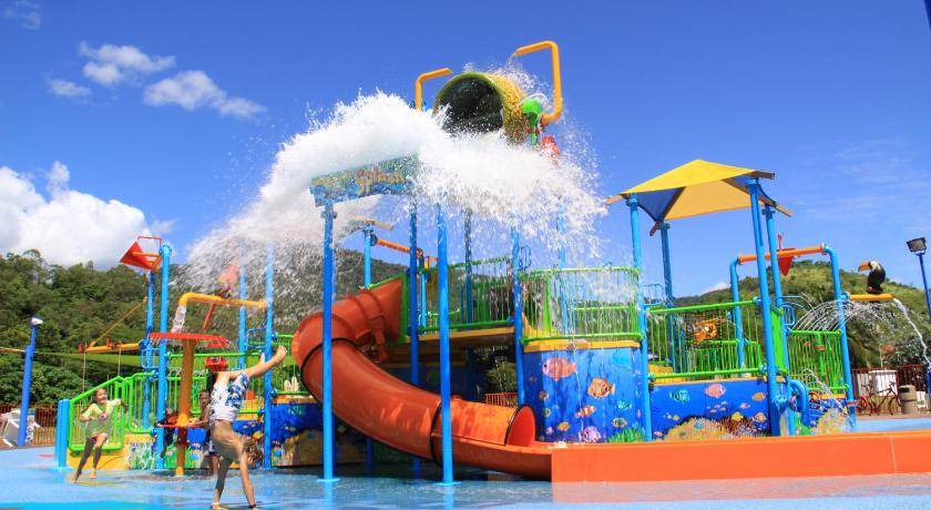 Woree Resort | 138 m² Resort ∙ 3 bedrooms ∙ 127 guests