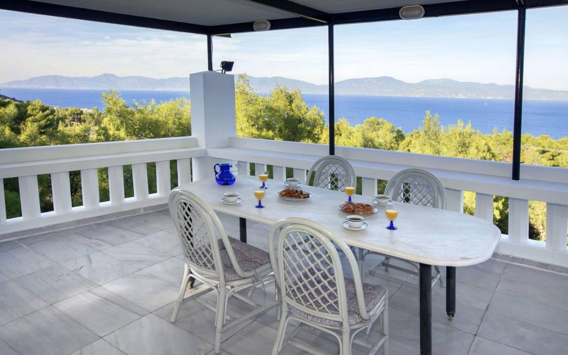 Theologos Apartment | 160 m² Apartment ∙ 3 bedrooms ∙ 9 guests