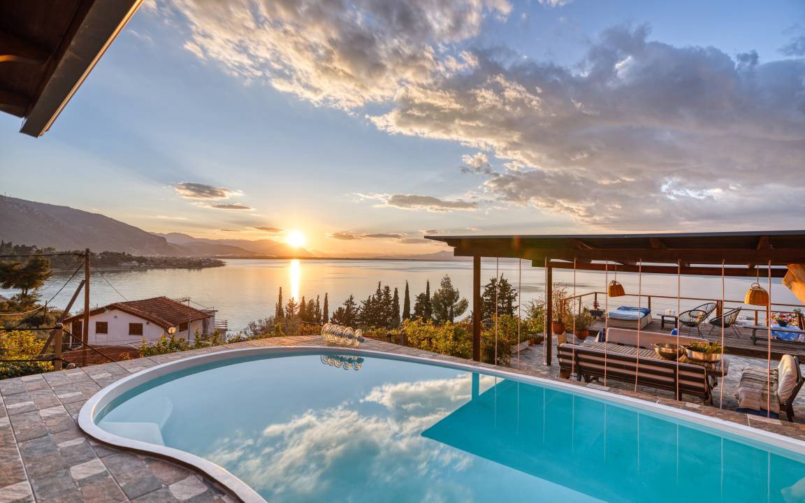Kamena Vourla Villa | 160 m² Villa ∙ 4 bedrooms ∙ 10 guests