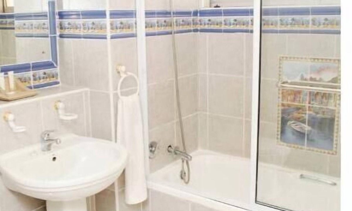 Kingsborough Apartment | 17 Stella Maris Seaside @ Van's