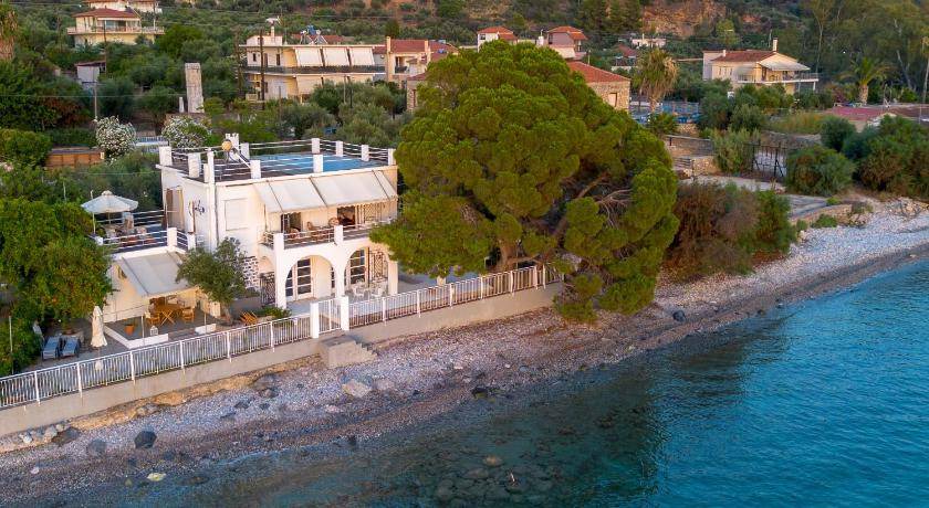 Paralia Vergas House | 180 m² House ∙ 3 bedrooms ∙ 5 guests