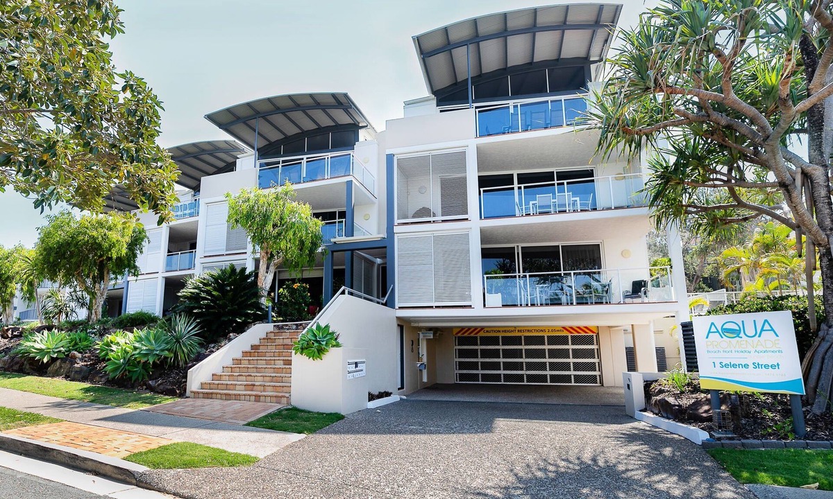 Sunrise Beach House | 2 Bed top floor apartment with Sea Views