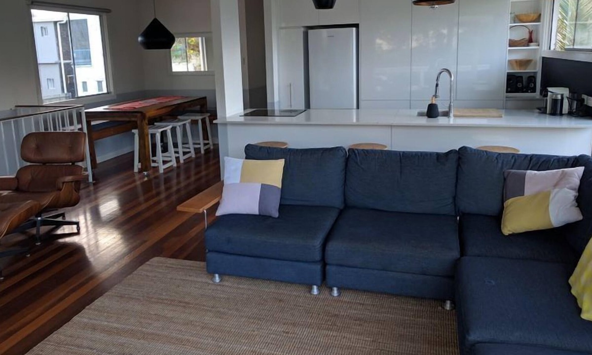 Tugun House | 2 Story Beach House - 50m to Beach & Cafes - Pet Friendly