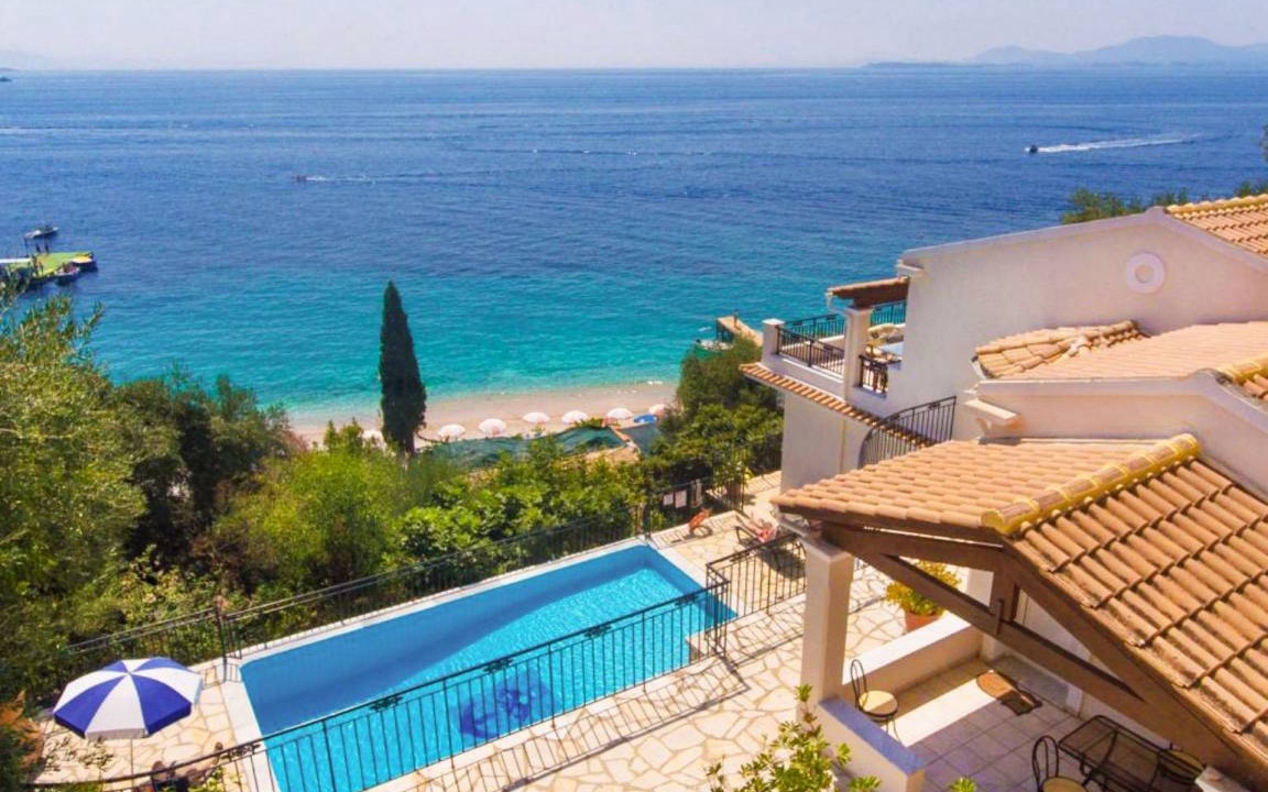 Katavolos Villa | 225 m² Villa ∙ 3 bedrooms ∙ 7 guests