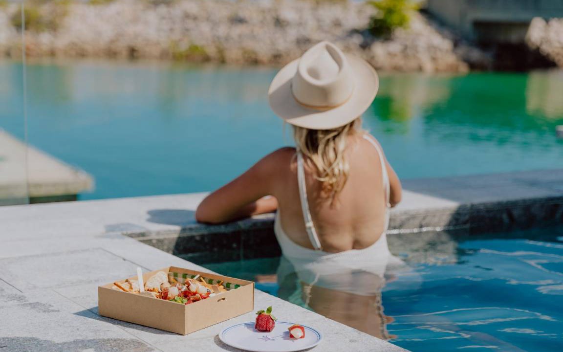 Nelly Bay House | 240 m² House ∙ 5 bedrooms ∙ 13 guests