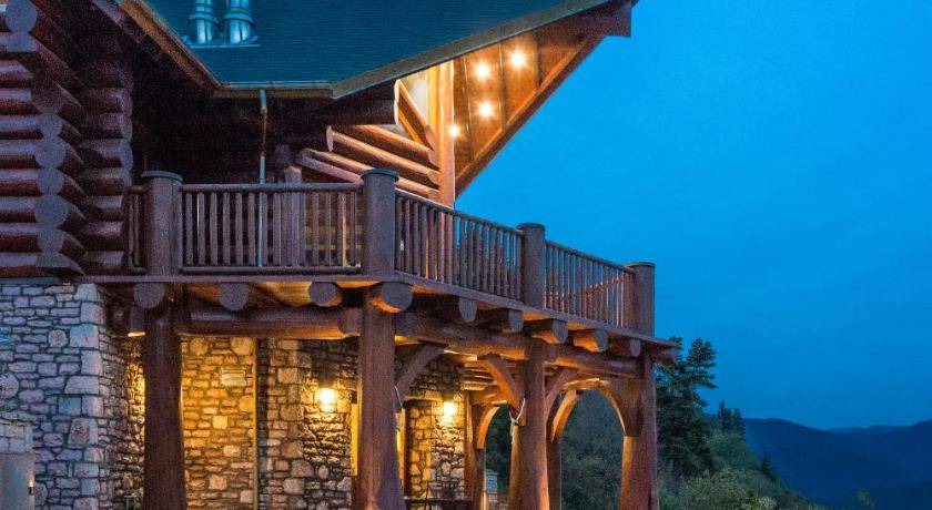 Karpenisi Ski Chalet | 250 m² Chalet ∙ 5 bedrooms ∙ 16 guests