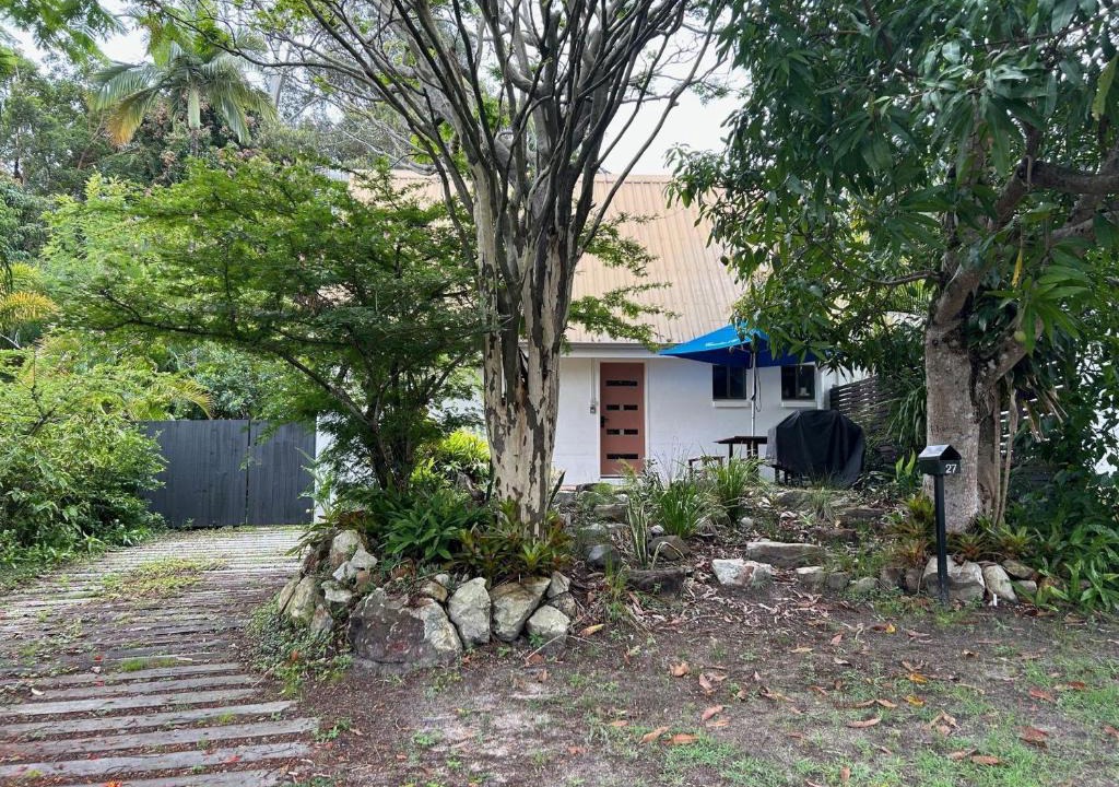 Rainbow Beach House | 27 Green Valley Drive - Rainbow Beach. Beach Chalet. Pets welcome