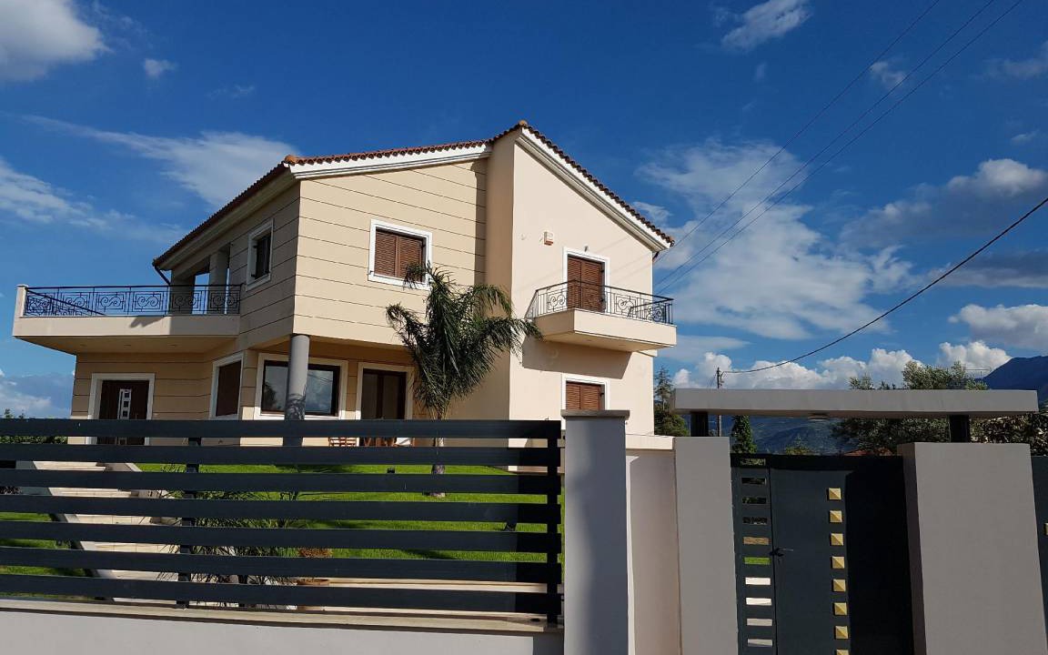Aigialeia House | 270 m² House ∙ 4 bedrooms ∙ 8 guests