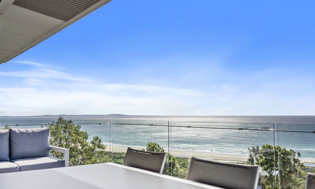 Point Lookout House | 3 bedroom 3 bathroom holiday house with stunning views from all rooms.