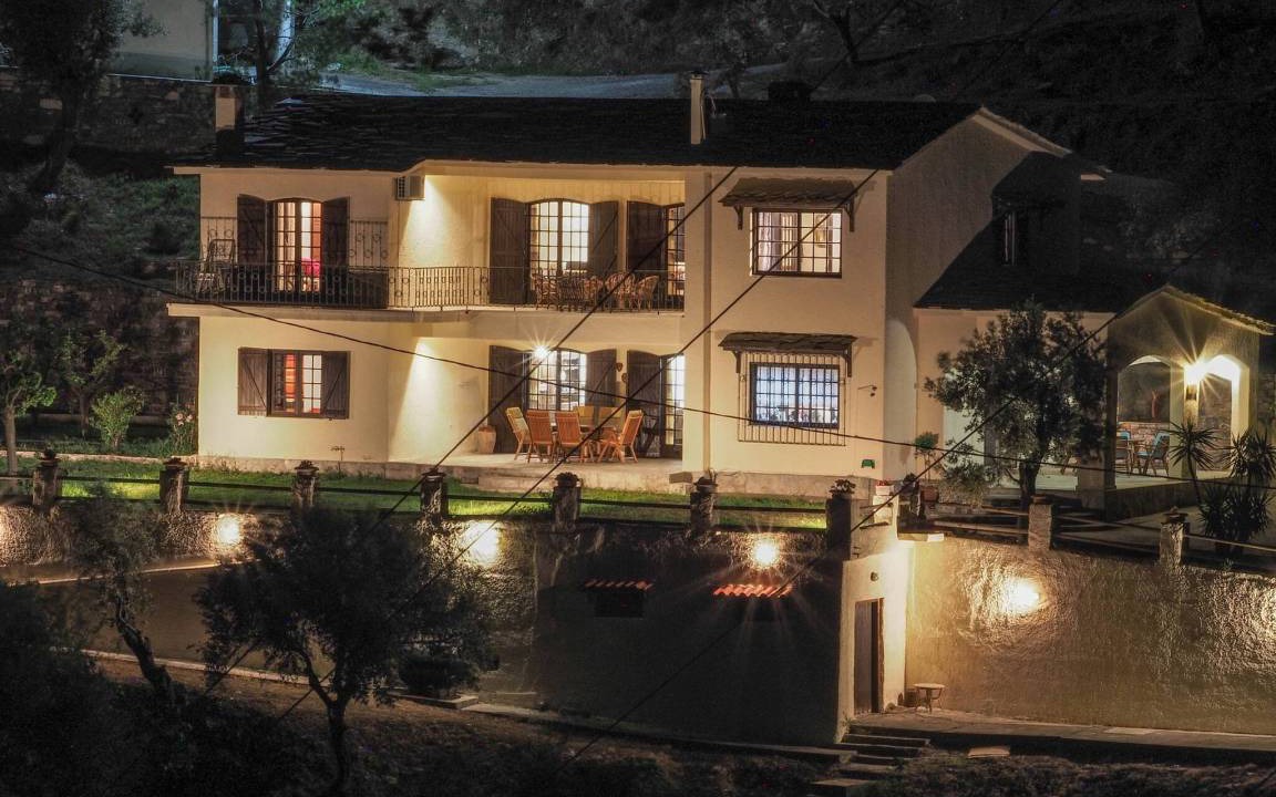 Agii Apostoli House | 300 m² House ∙ 5 bedrooms ∙ 11 guests