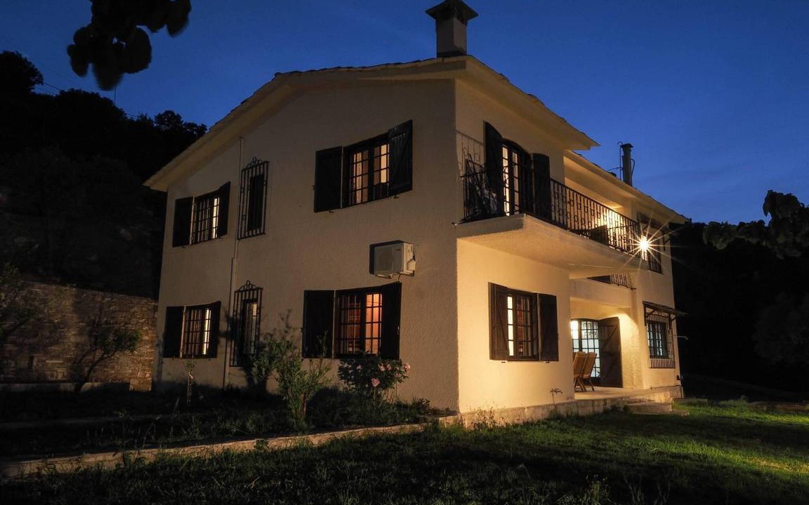 Agii Apostoli Cabin | 300 m² Lodge ∙ 5 bedrooms ∙ 11 guests
