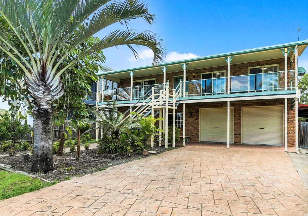 Rainbow Beach House | 32 Bombala Crescent Rainbow Beach Aircon Pool Pets welcome