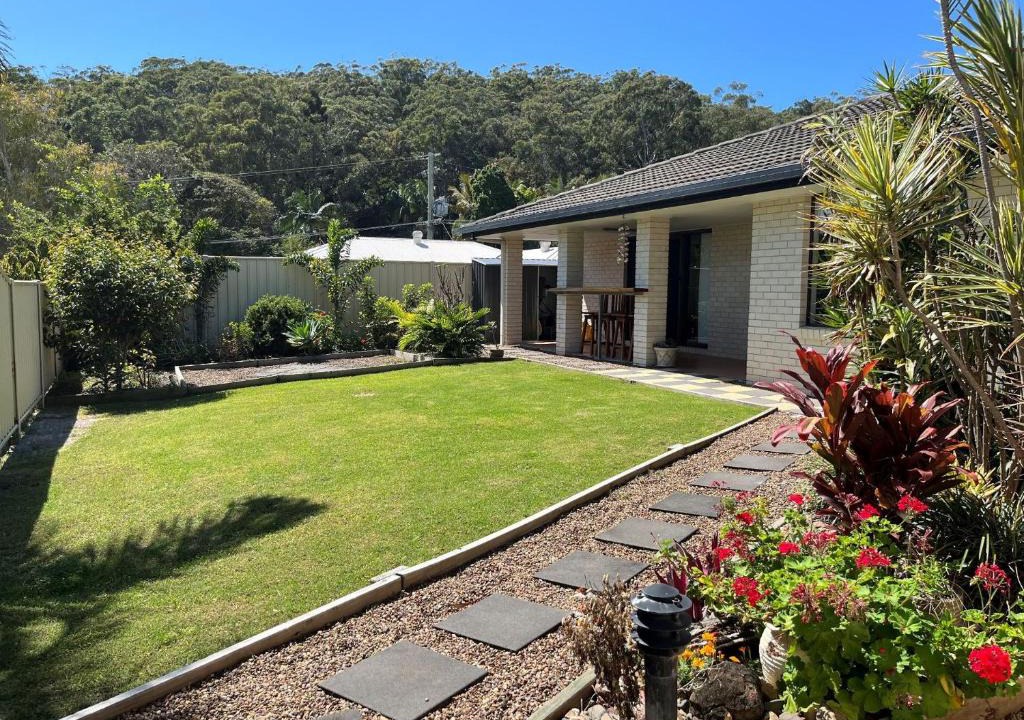 Rainbow Beach House | 35 Rumbalara Avenue Rainbow Beach Pool Aircon Pets Welome