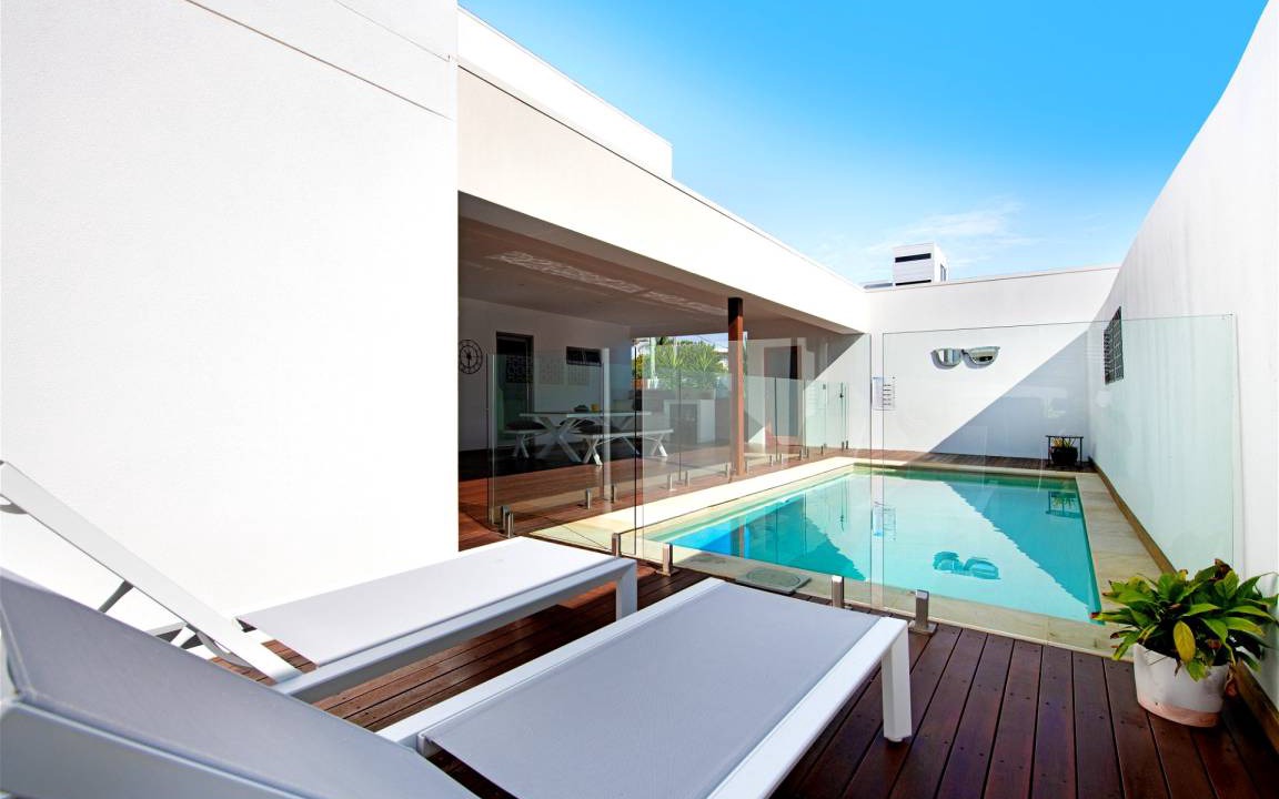 Broadbeach Waters House | 374 m² House ∙ 5 bedrooms ∙ 14 guests