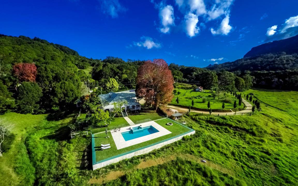 Currumbin Valley House | 377 m² House ∙ 8 bedrooms ∙ 18 guests