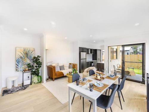 Browns Plains House | 450 m² House ∙ 5 bedrooms ∙ 10 guests