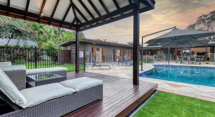 Palm Cove Villa | 450 m² Villa ∙ 8 bedrooms ∙ 16 guests