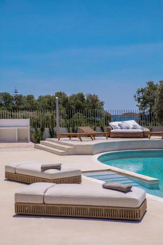 Saronikos Villa | 470 m² Villa ∙ 8 bedrooms ∙ 16 guests