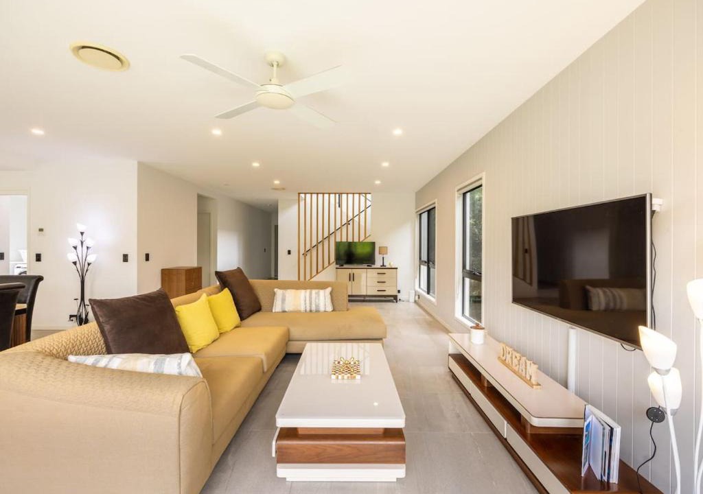 Upper Kedron House | 4BR Modern Home Near Parks and Dining with Outdoor Space