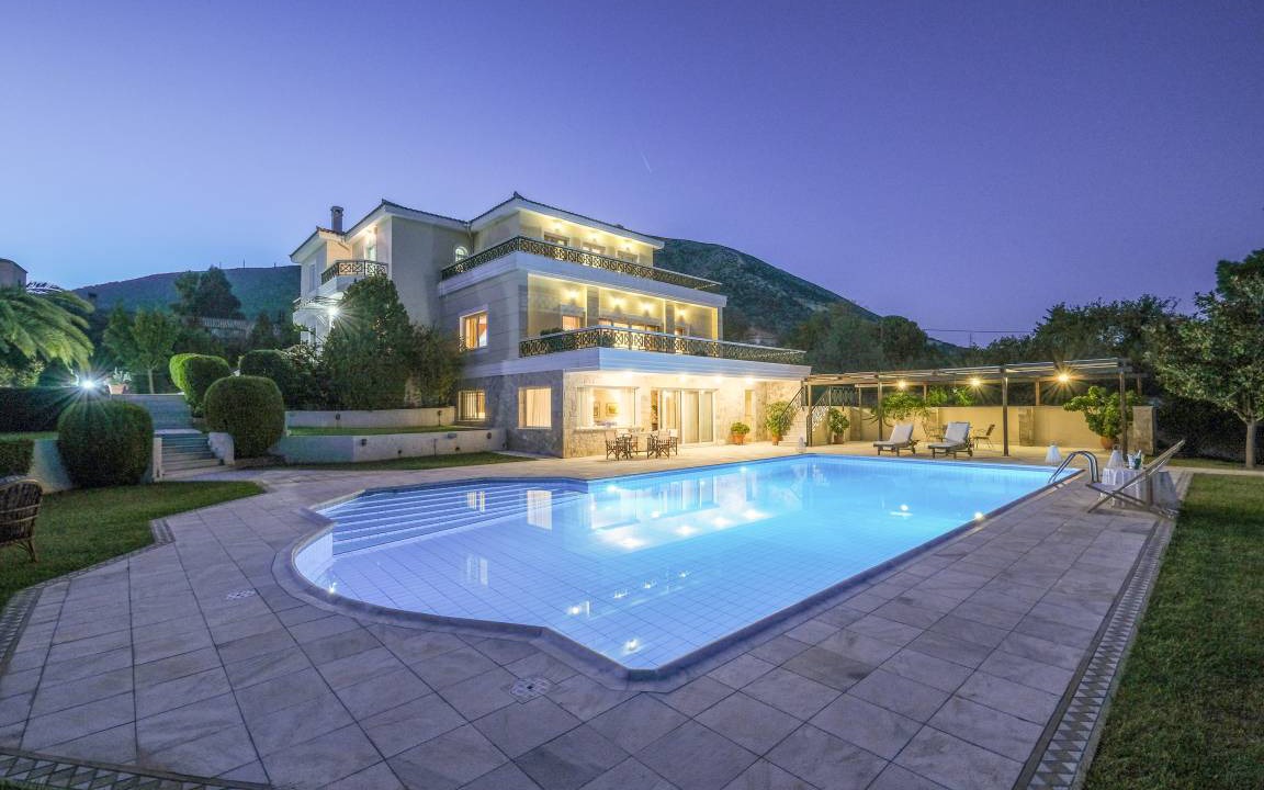 Kropia Villa | 600 m² Villa ∙ 4 bedrooms ∙ 8 guests