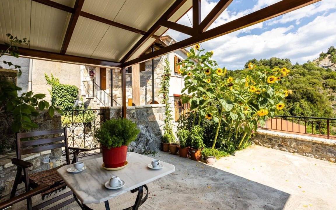 Trikolonoi Apartment | 81 m² Apartment ∙ 3 bedrooms ∙ 5 guests
