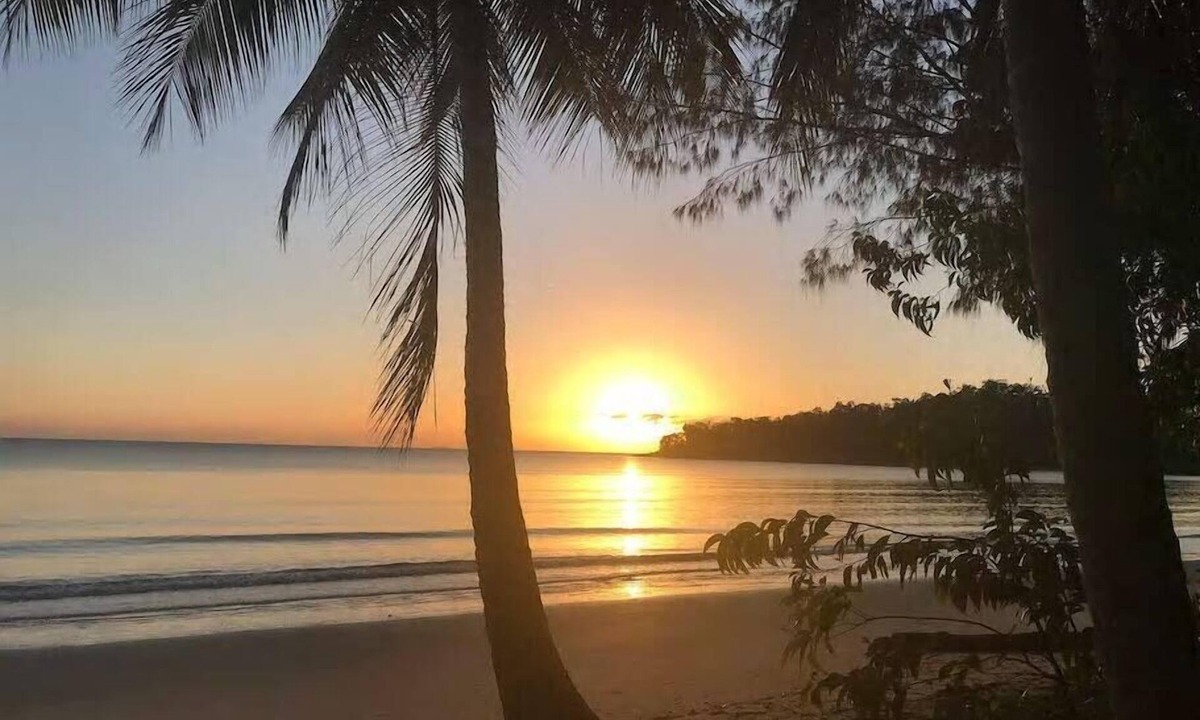 Kewarra Beach Villa | Absolute Beachfront 2 Bedroom Luxury Holiday Home