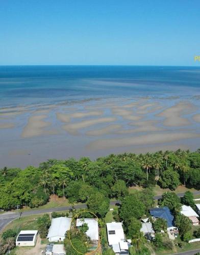 Cooya Beach House | Absolute Beachfront Family home - Cooya