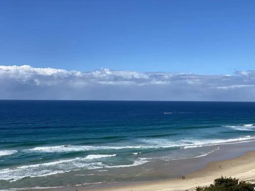 Surfers Paradise Apartment | Absolute beachfront main beach Gold Coast