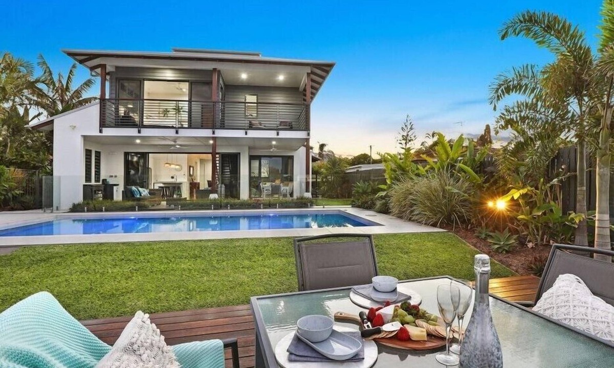 Buddina House | Adelong- Waterfront Home Bordering Mooloolaba