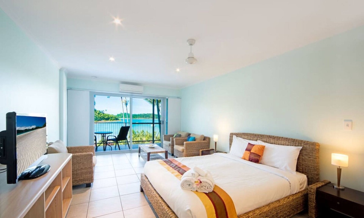 Shute Harbour Apartment | Adults only sea view unit