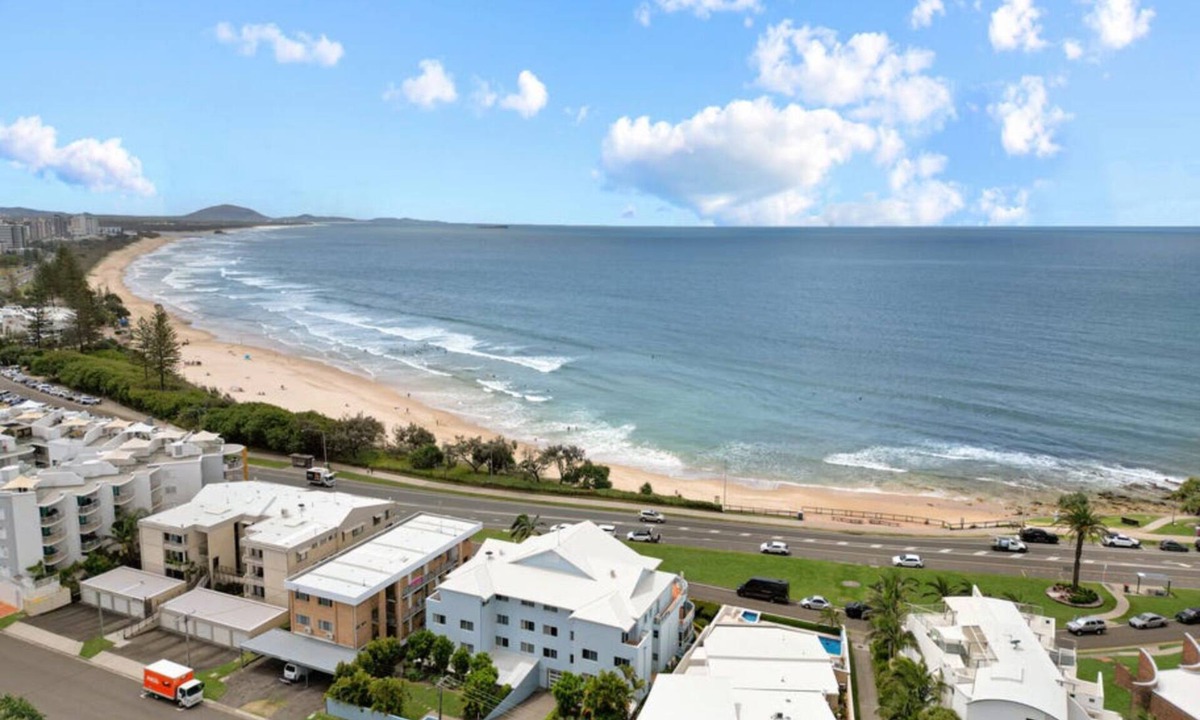 Sunshine Coast Apartment | Alex Beach Apartment . Directly opposite surfing beach!