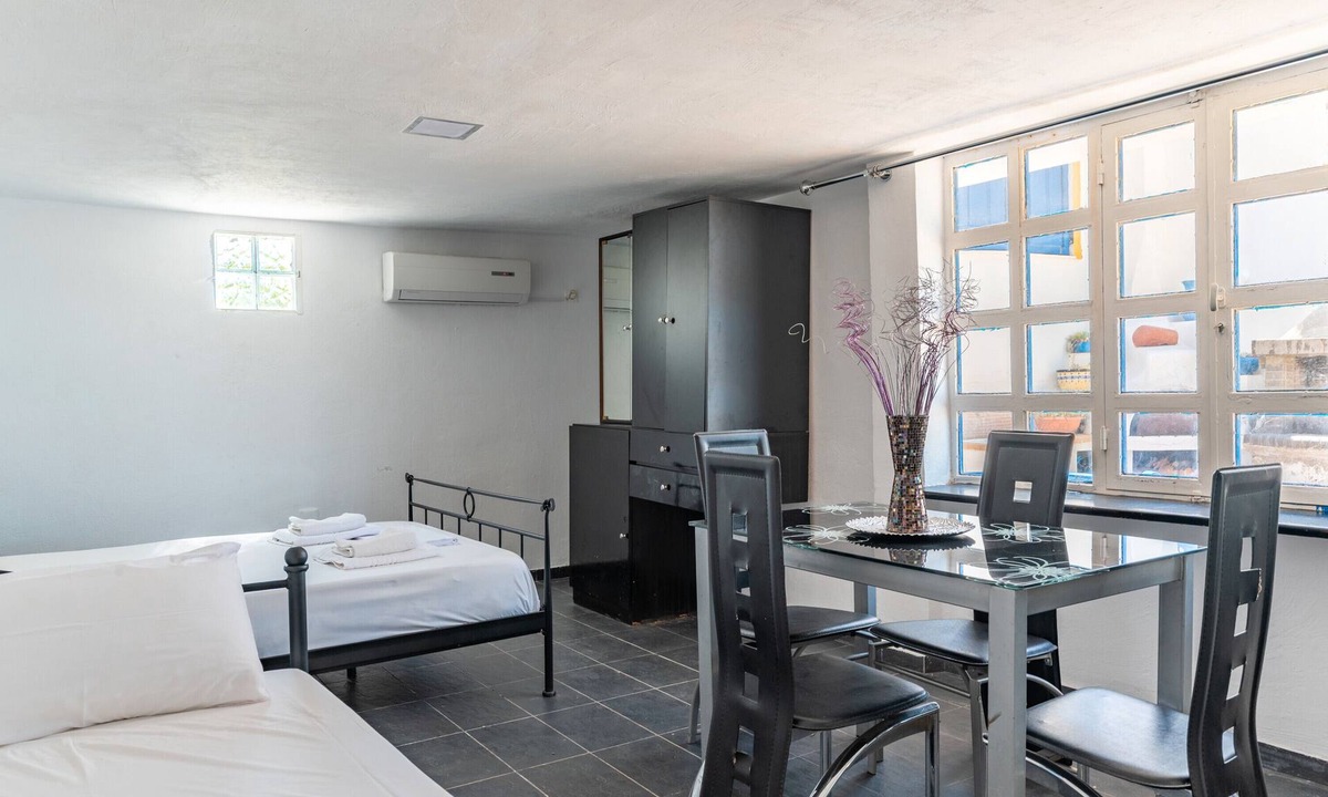 Salamis Apartment | Apartment 'Aris' with Sea View, Wi-Fi and Air Conditioning