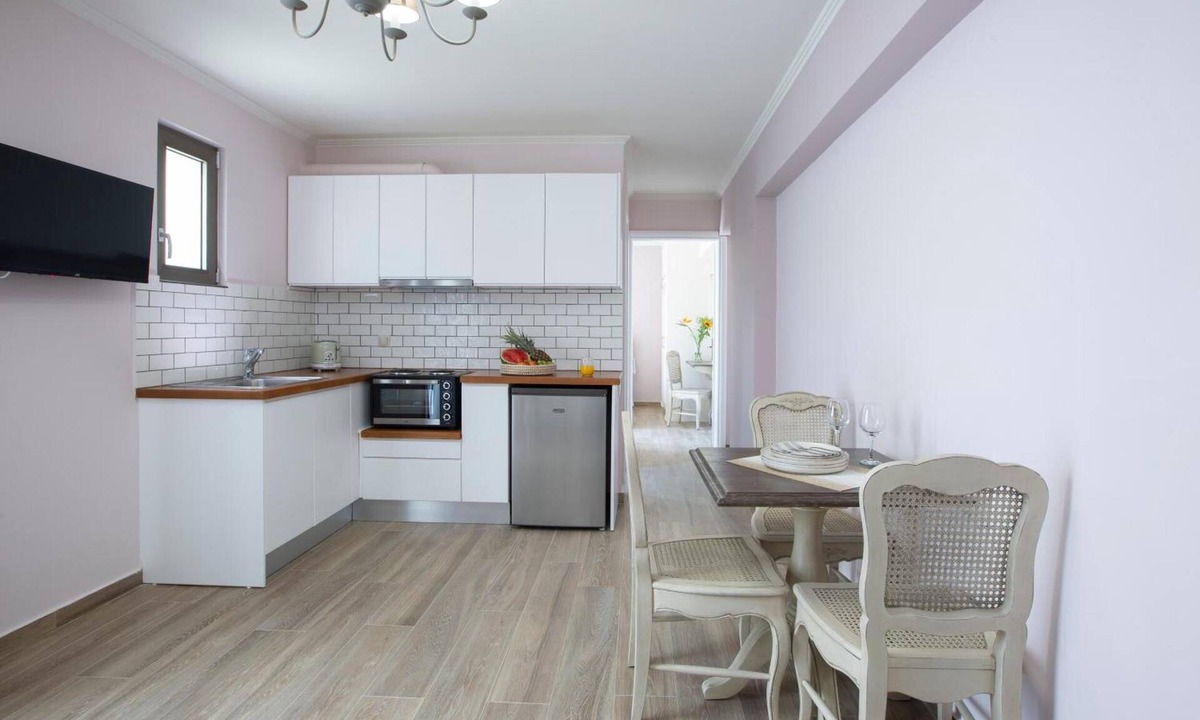 Nidri Apartment | Apartment 'Master Suite' with Balcony and Air Conditioning