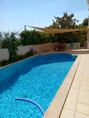 Dasamari Apartment | Apartment with a garden, BBQ, swimming pool and jacuzzi