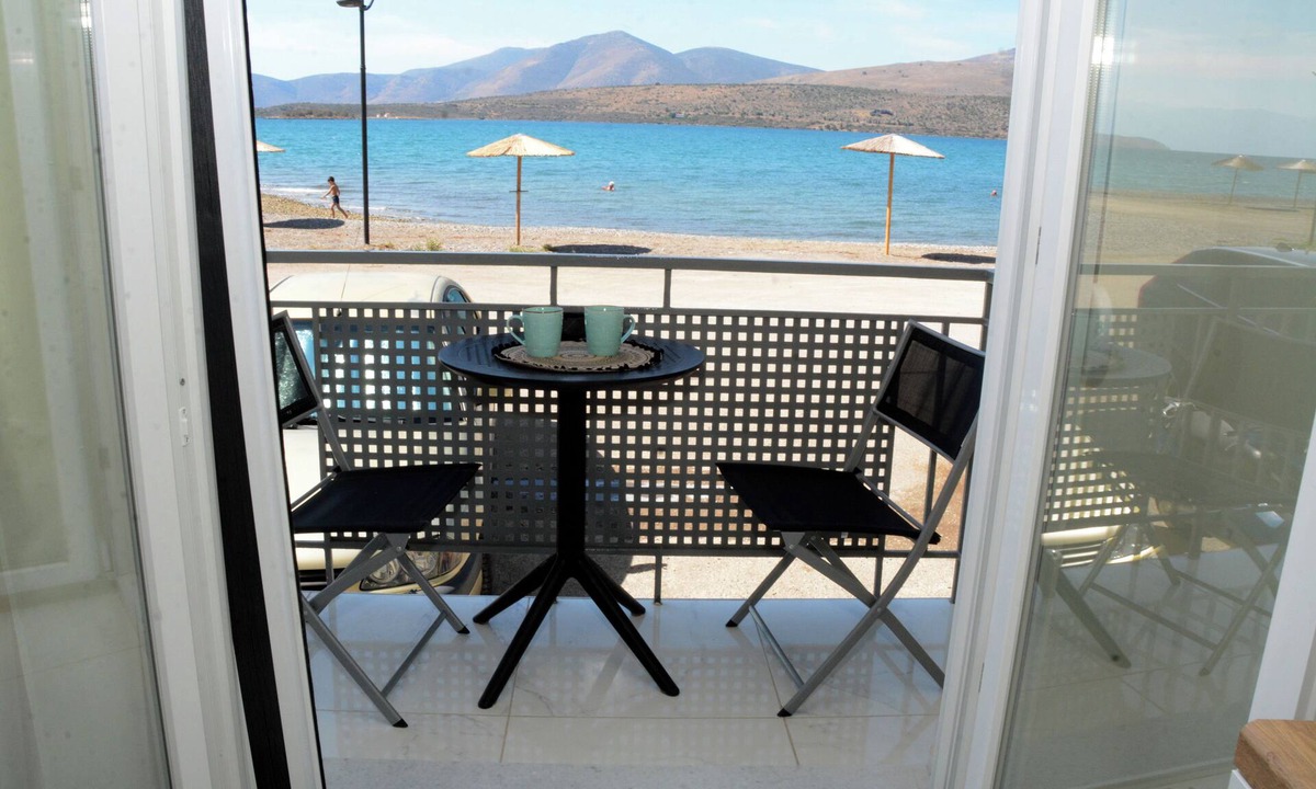 Itea House | Aquamarine- beach flat in Itea