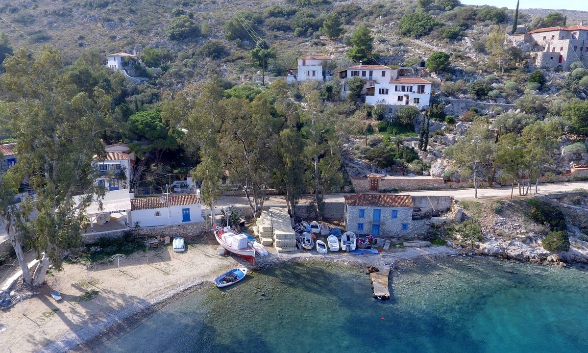 Hydra House | Arbeli House for idyllic sun & sea holidays in Mandraki Bay, Hydra