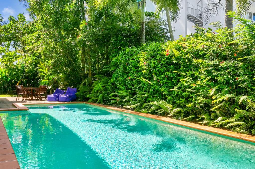 Clifton Beach Apartment | ARLINGTON B/FRONT @ CLIFTON