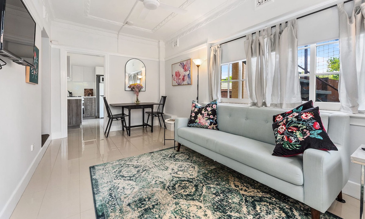 New Farm Apartment | Art Deco 1 Bedroom Apartment in New Farm