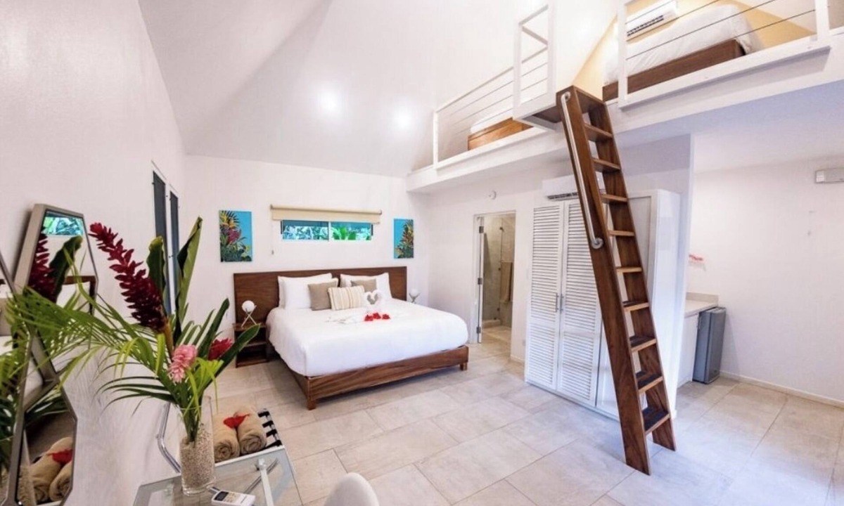 Montezuma Hotel | Aves Deluxe King Room & Open Loft Room Twin Beds-Kitchenette-2Pools-Yoga-Gym