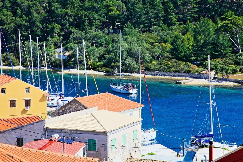 Avgi | Gaios