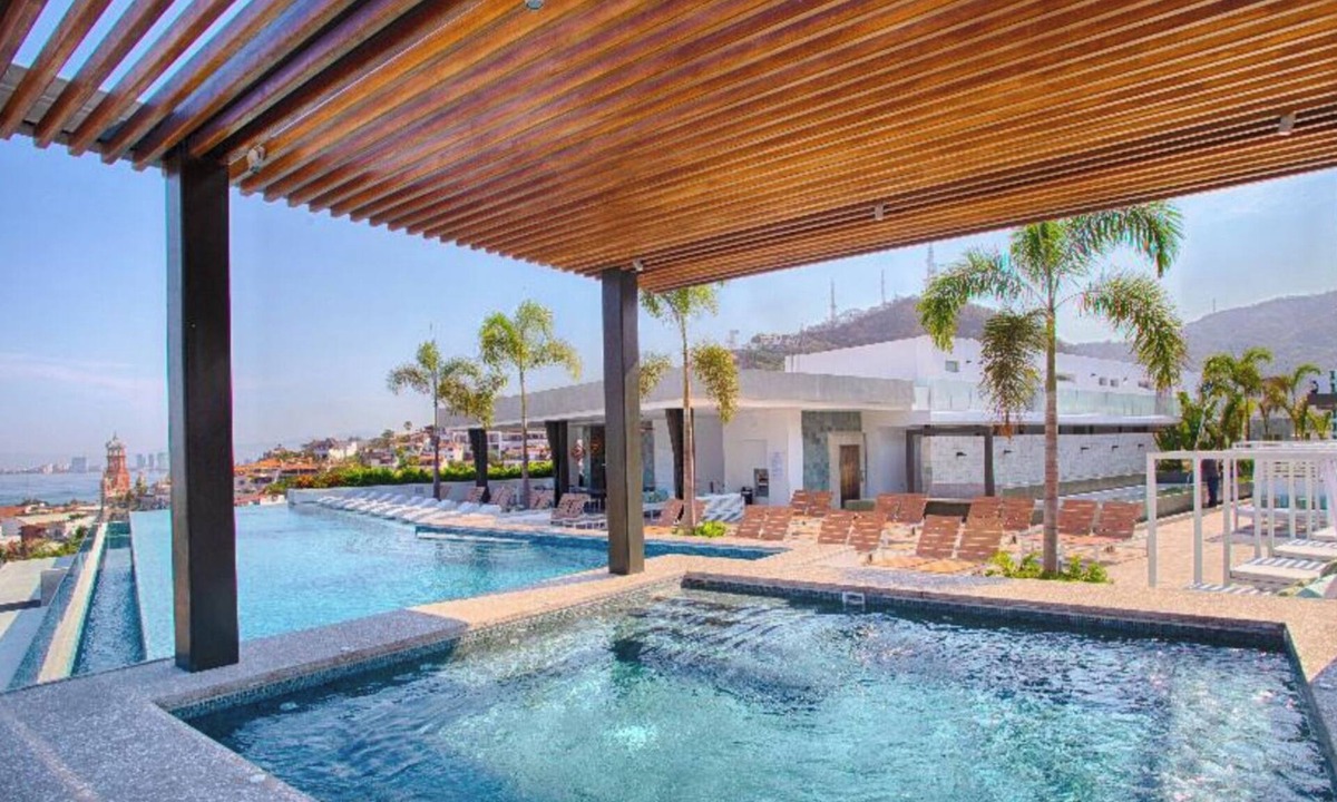 Emiliano Zapata Condo | Avida Penthouse Studio 5 min walk to beach. terrace, views, pool & more!