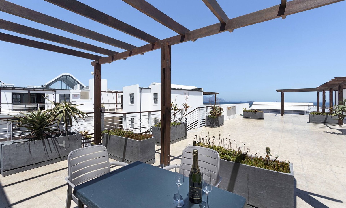 Big Bay Apartment | Azure 220, Blouberg