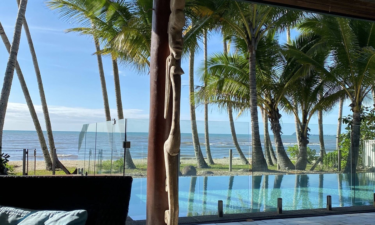Newell House | Bala Beach House on ABSOLUTE Beachfront