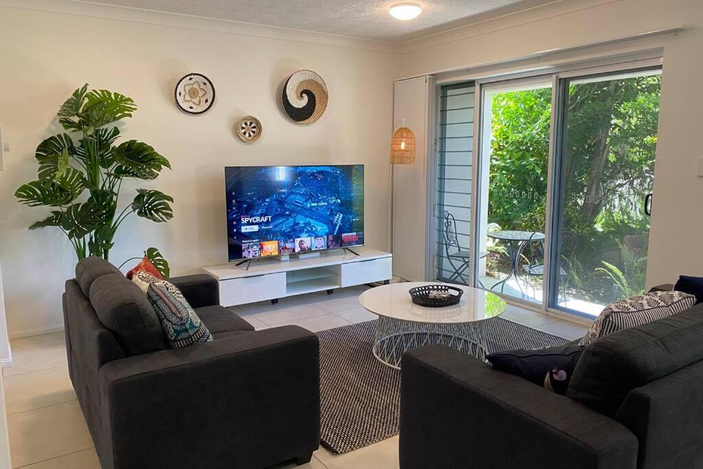 North Ward Apartment | BEACH, SHOPS & STRAND 5 min walk away