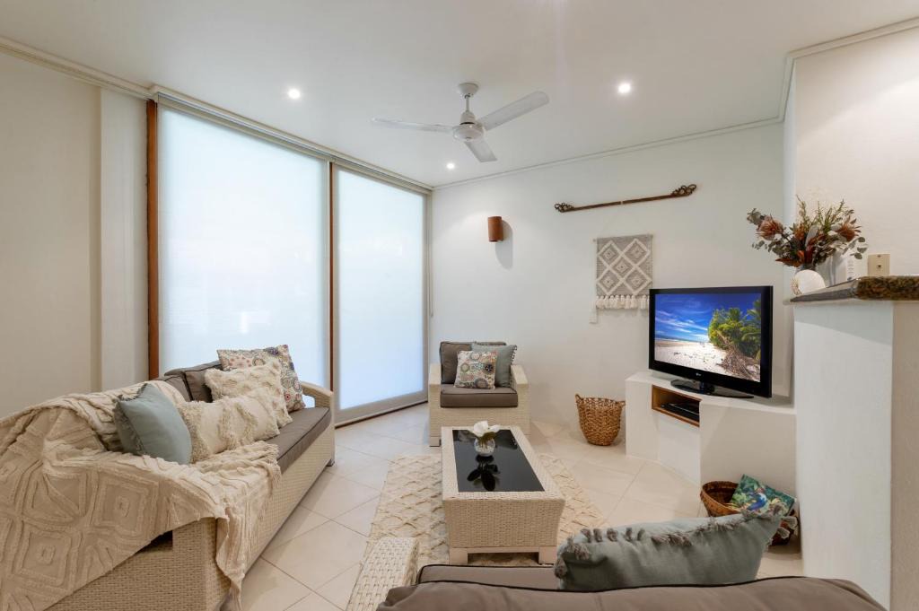 Port Douglas Villa | Beachfront Villa - Direct beach access